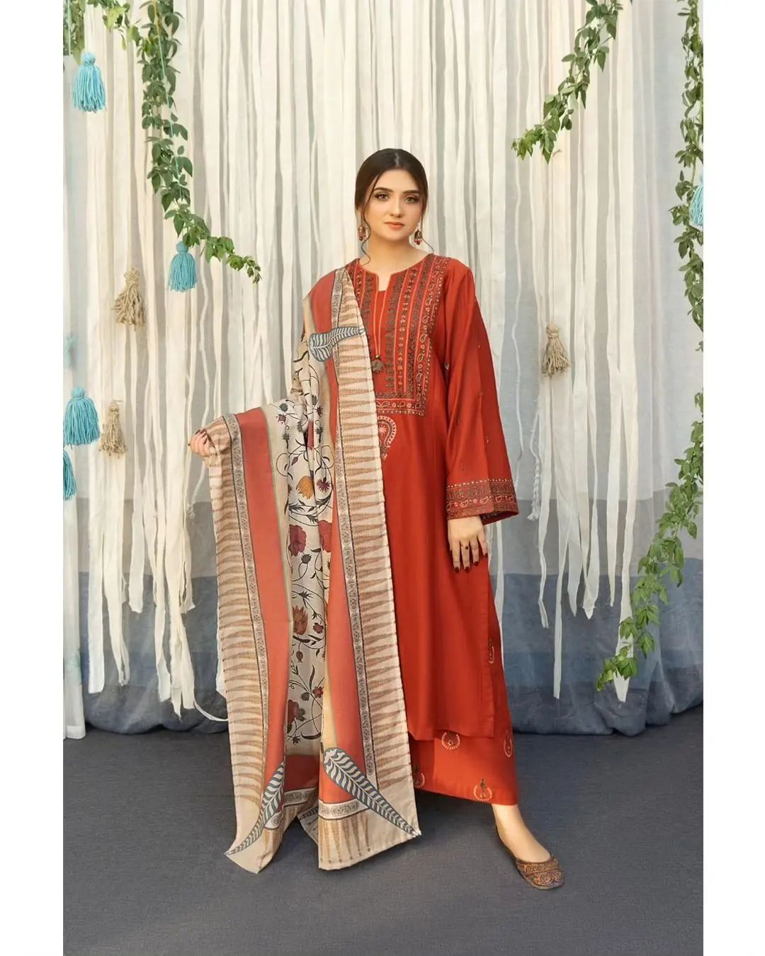 LC-25 : 3 PIECE UNSTITCHED PREMIUM DHANAK EMBROIDERED DRESS