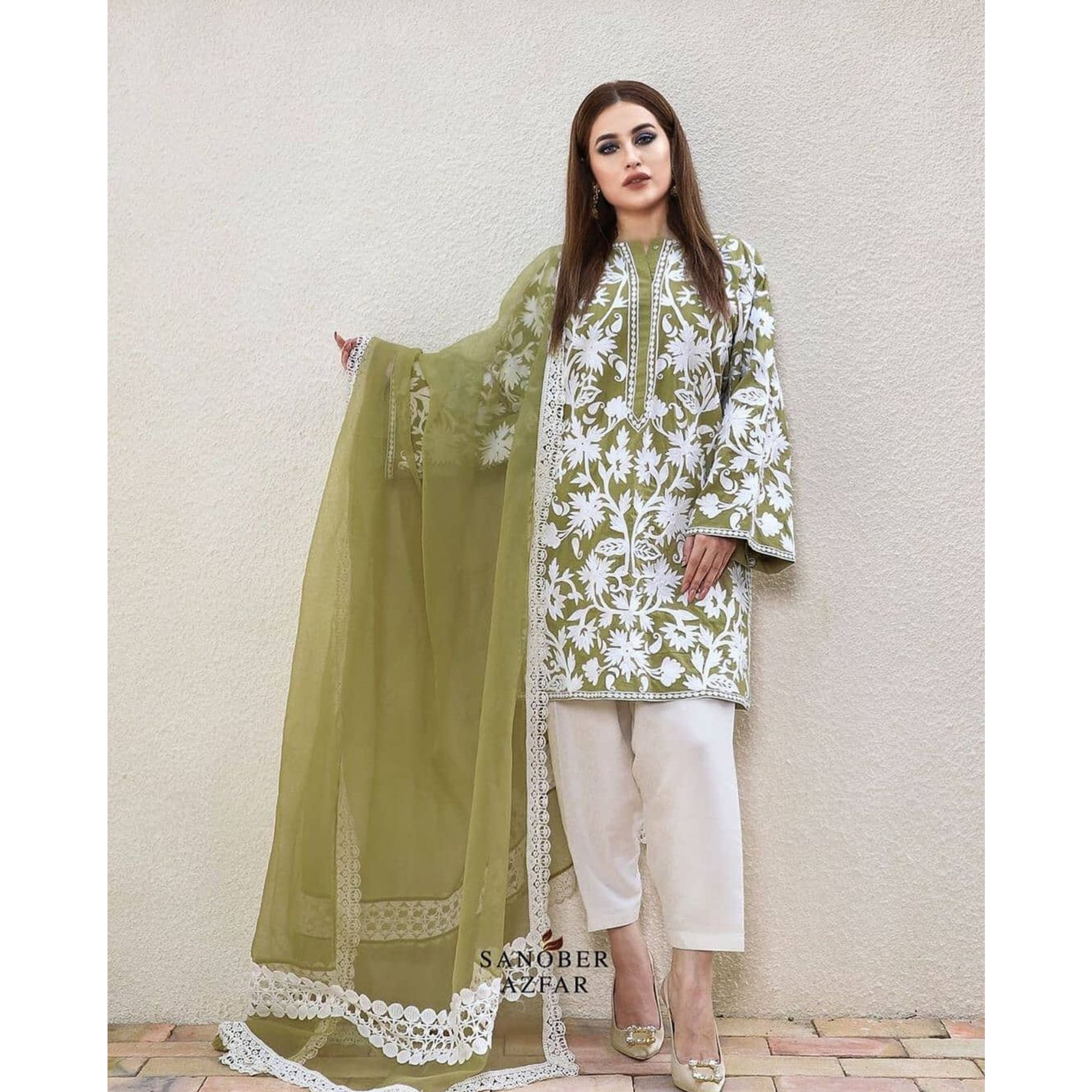 GW-01 : 3-PIECE UN-STITCHED EMBROIDERED PREMIUM LAWN DRESS