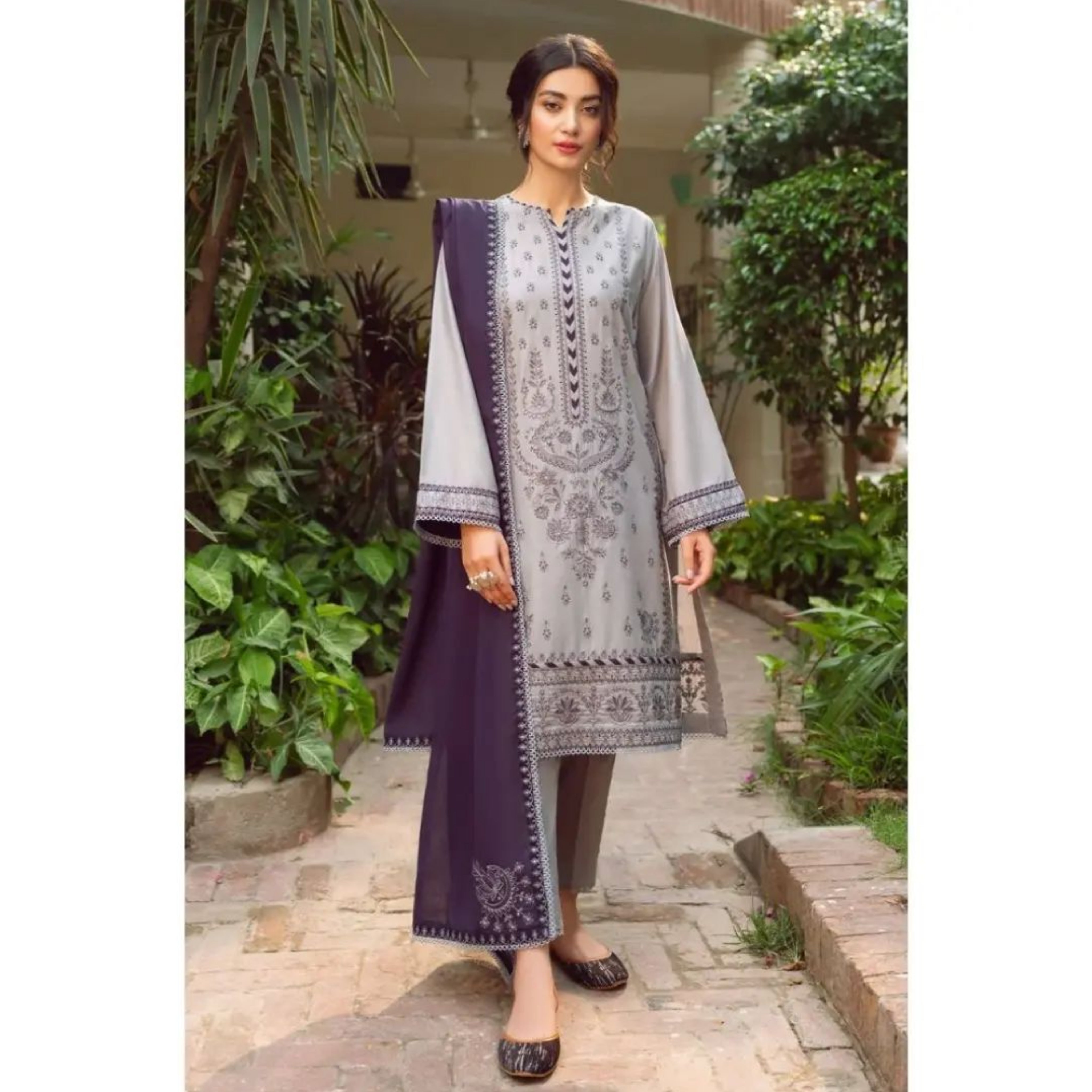 BR-05 : 3-PIECE UN-STITCHED EMBROIDERED PREMIUM LAWN DRESS