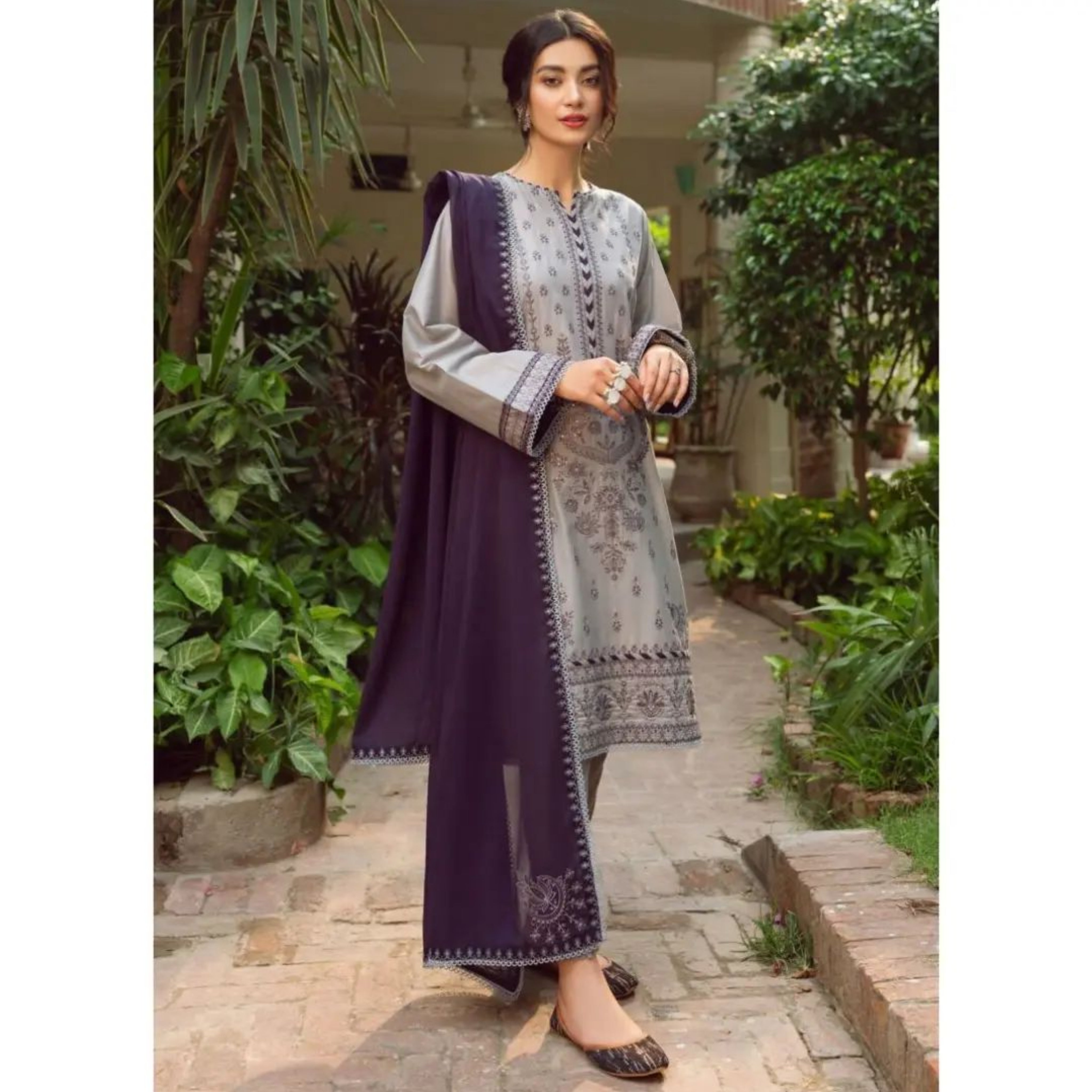 BR-05 : 3 PIECE UN-STITCHED EMBROIDERED PREMIUM LINEN DRESS